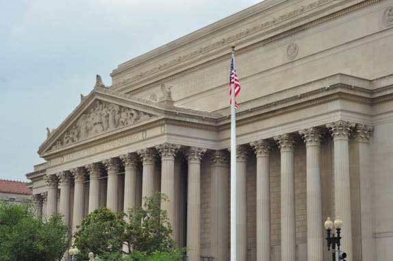 O prédio dos arquivos nacionais, em Washington DC, capital dos Estados Unidos